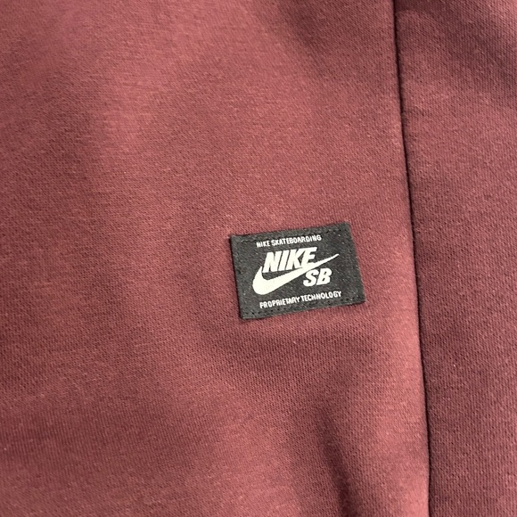 Nike SB Men's Burgundy Hoodie - Picture 6 of 6